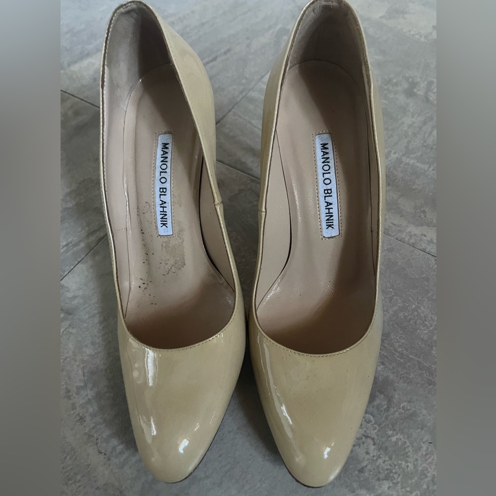 Manolo Blahnik Beige Women's Shoes